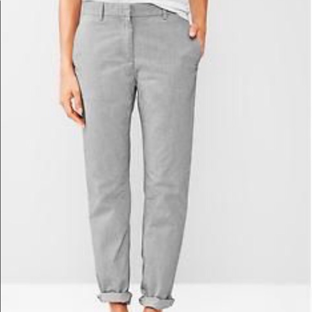 GAP Broken-In Straight Khaki in Grey Chambray